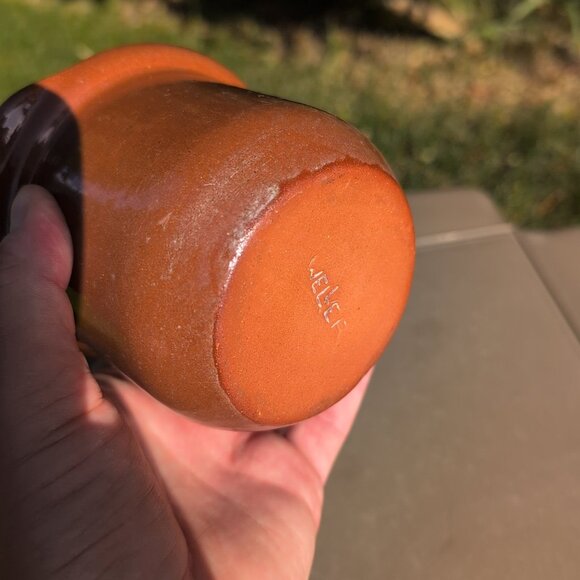 Vintage Small Round Weller Crock With Lid And Vent Hole Rusty Brown Color - Picture 4 of 6